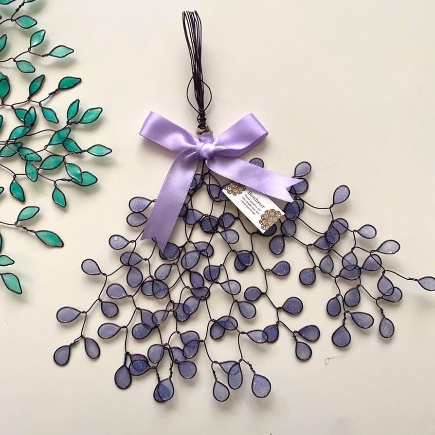 まさページ ラベンダー色の藤の花の壁飾り　ワイヤークラフト　ワイヤーアート まさページ ラベンダー色の藤の花の壁飾り ワイヤークラフト